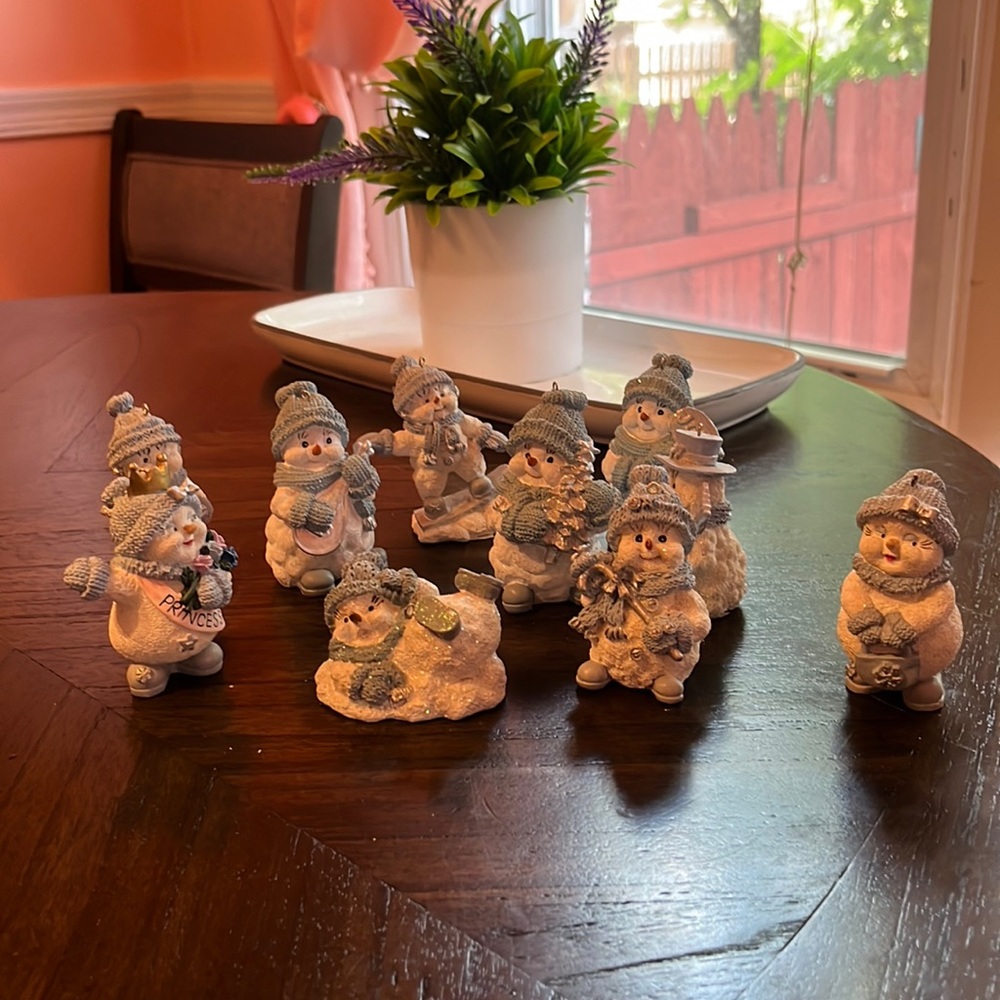 Cute Encore Group Snowmen 🦋
